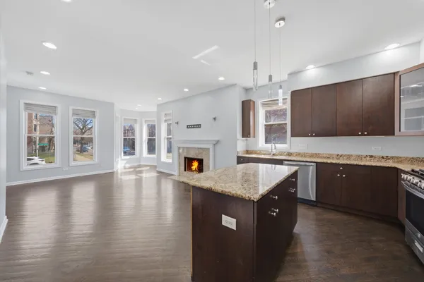 $365,000 | 4956 South Champlain Avenue, Unit 1S, Chicago, IL 60615