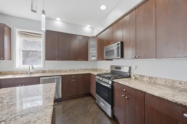 $365,000 | 4956 South Champlain Avenue, Unit 1S, Chicago, IL 60615