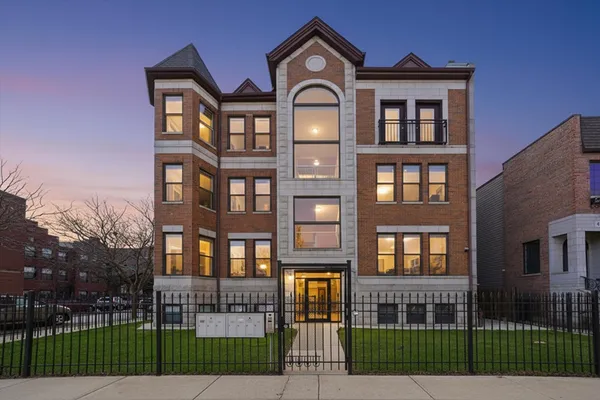 $365,000 | 4956 South Champlain Avenue, Unit 1S, Chicago, IL 60615