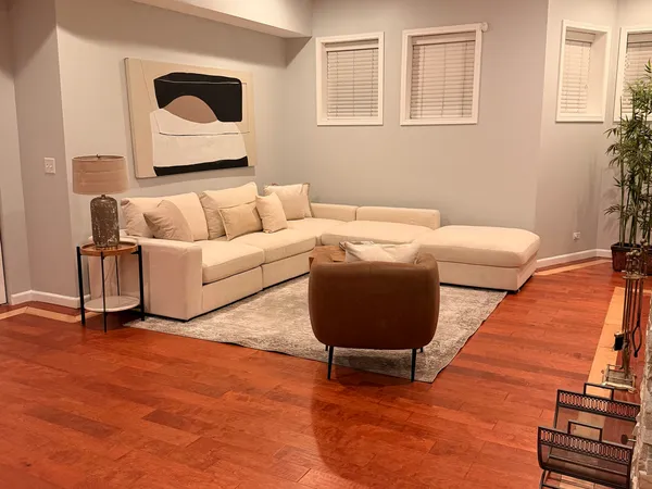 $365,000 | 4956 South Champlain Avenue, Unit 1S, Chicago, IL 60615