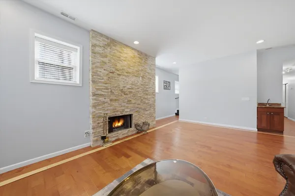 $365,000 | 4956 South Champlain Avenue, Unit 1S, Chicago, IL 60615