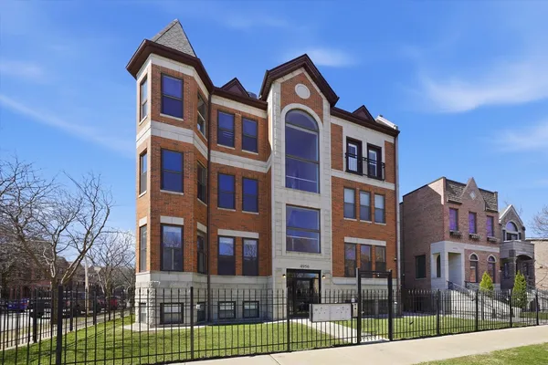 $365,000 | 4956 South Champlain Avenue, Unit 1S, Chicago, IL 60615