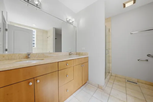 $365,000 | 4956 South Champlain Avenue, Unit 1S, Chicago, IL 60615