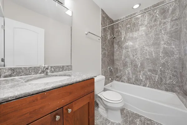 $365,000 | 4956 South Champlain Avenue, Unit 1S, Chicago, IL 60615