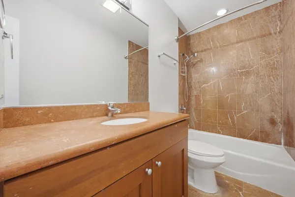 $365,000 | 4956 South Champlain Avenue, Unit 1S, Chicago, IL 60615