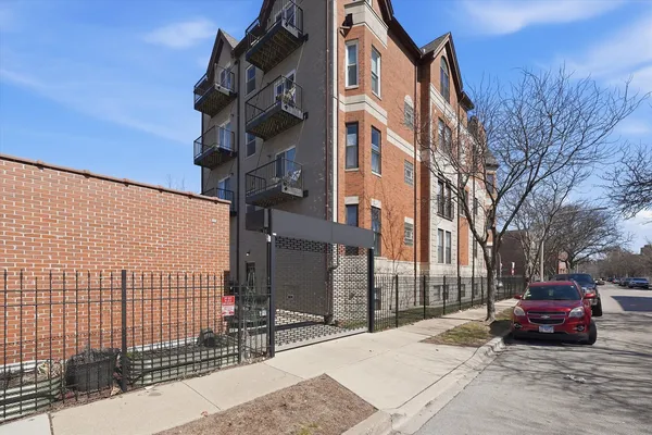 $365,000 | 4956 South Champlain Avenue, Unit 1S, Chicago, IL 60615