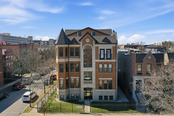 $365,000 | 4956 South Champlain Avenue, Unit 1S, Chicago, IL 60615