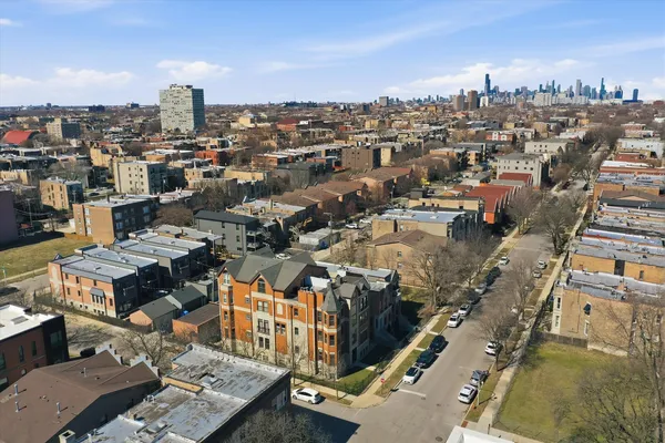 $365,000 | 4956 South Champlain Avenue, Unit 1S, Chicago, IL 60615