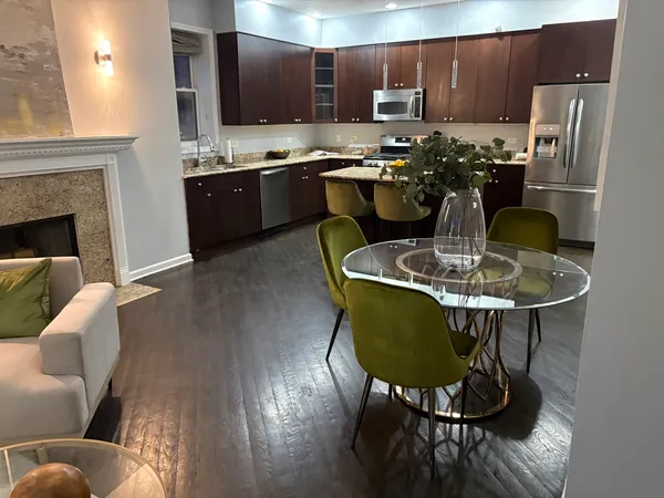$365,000 | 4956 South Champlain Avenue, Unit 1S, Chicago, IL 60615