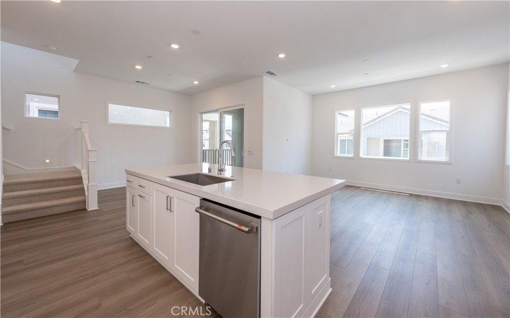 136 Seep Irvine, CA 92618 - Photo 14 of 32