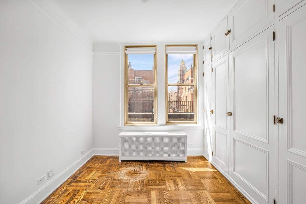 1065 Lexington Avenue, Unit PHA Manhattan, NY 10021 - Photo 4 of 12 a bathroom with a bathtub and a shower