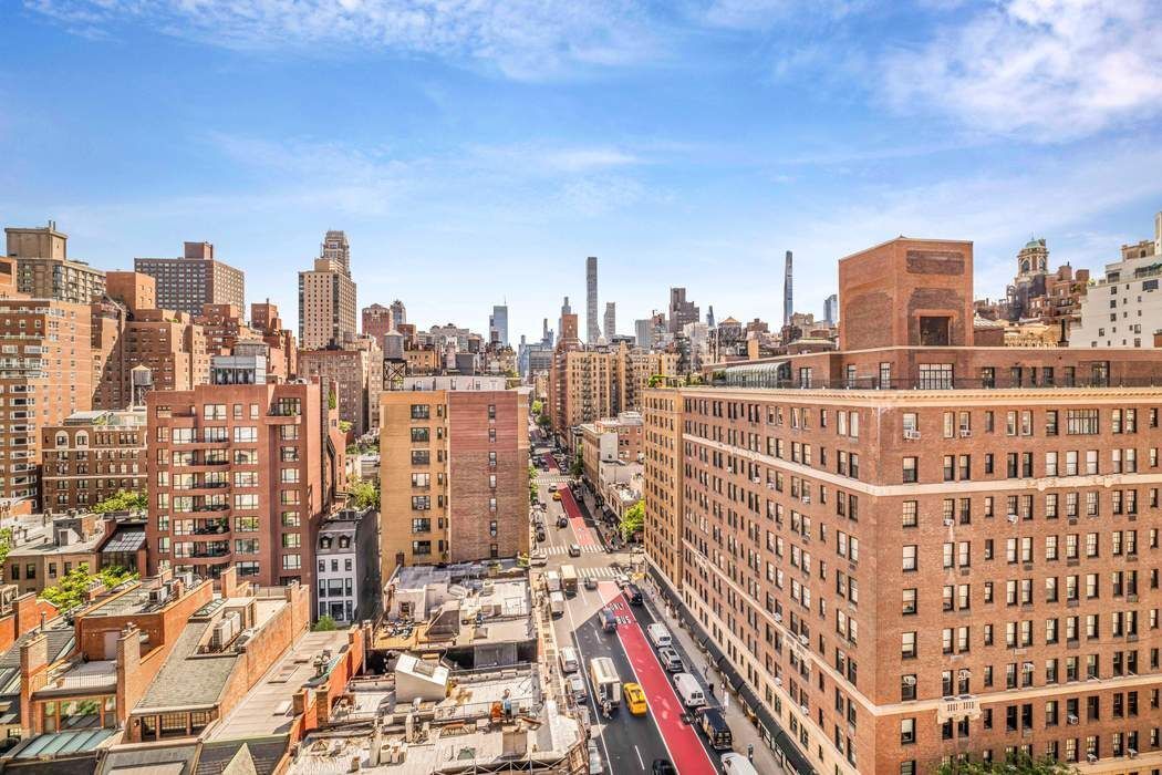 1065 Lexington Avenue, Unit PHA Manhattan, NY 10021 - Photo 7 of 12 a view of a city with tall buildings