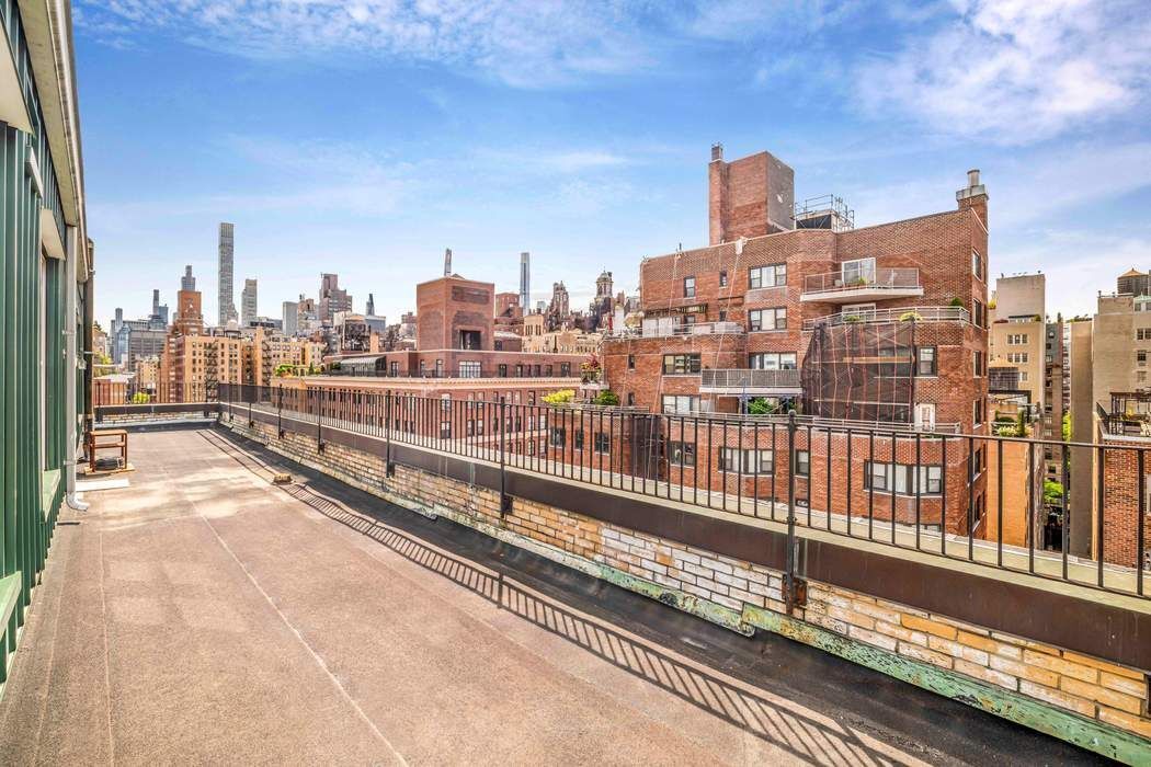 1065 Lexington Avenue, Unit PHA Manhattan, NY 10021 - Photo 8 of 12 a view of a city with train tracks