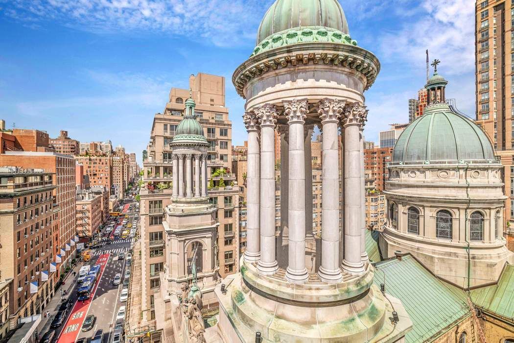 1065 Lexington Avenue, Unit PHA Manhattan, NY 10021 - Photo 9 of 12 a view of a building with a view of a city