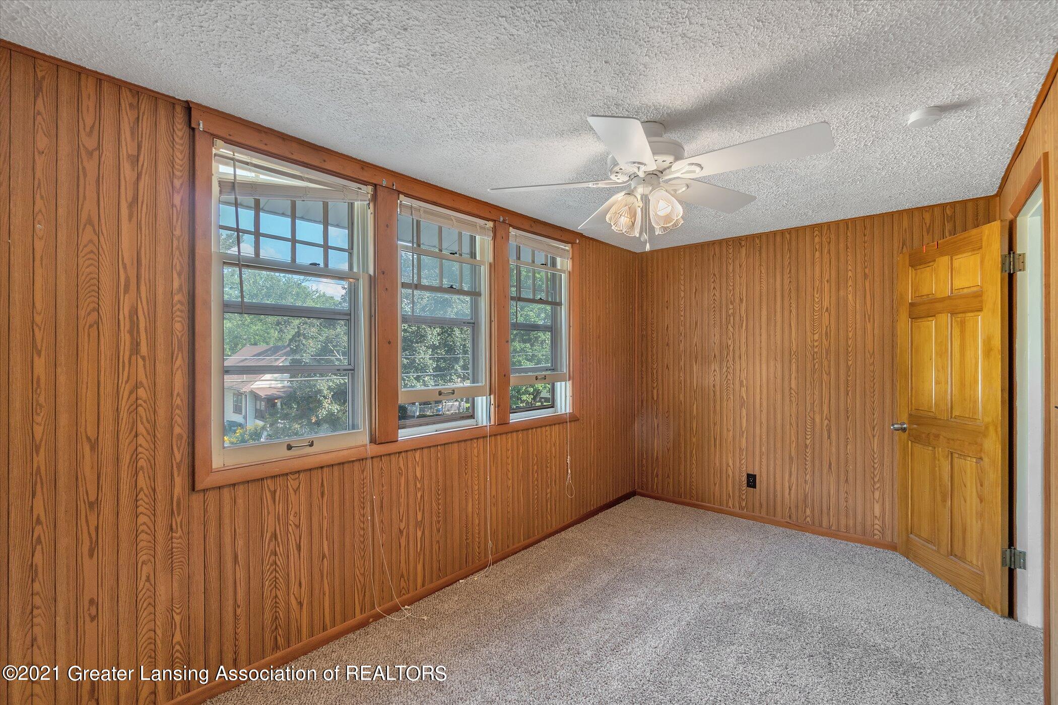 2204 South Rundle Avenue Lansing, MI 48910 - Photo 20 of 31 25-2204 S. Rundle Ave-Windowstill-Real-E