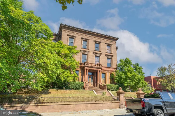 $4,750,000 | 2201 Green Street, Philadelphia, PA 19130