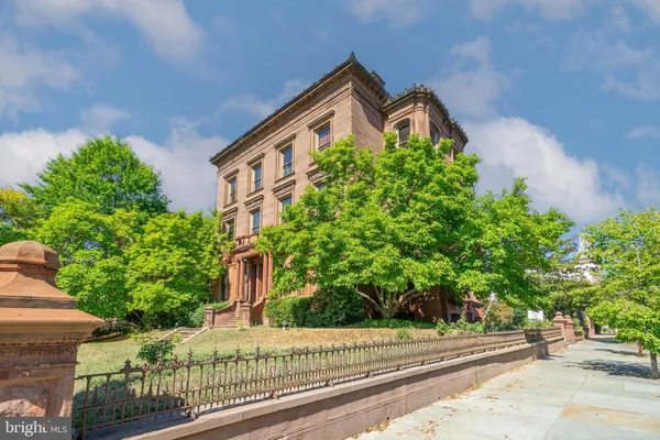 $4,750,000 | 2201 Green Street, Philadelphia, PA 19130