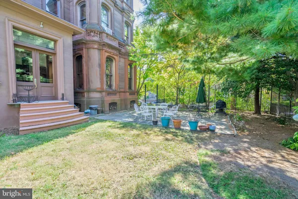 $4,750,000 | 2201 Green Street, Philadelphia, PA 19130