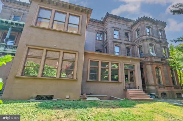 $4,750,000 | 2201 Green Street, Philadelphia, PA 19130
