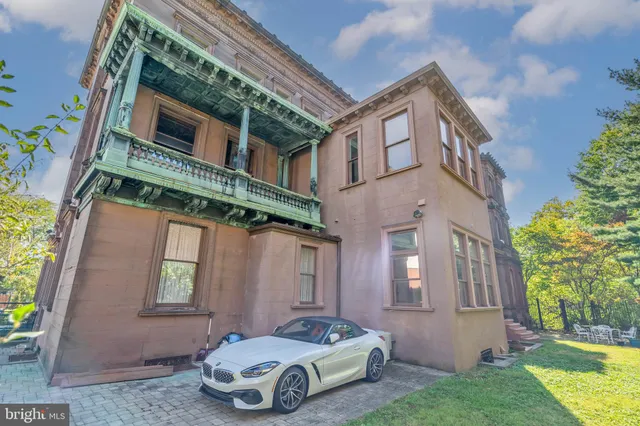 $4,750,000 | 2201 Green Street, Philadelphia, PA 19130