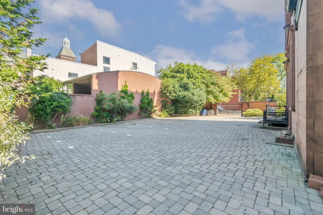 $4,750,000 | 2201 Green Street, Philadelphia, PA 19130
