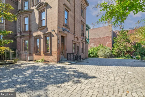 $4,750,000 | 2201 Green Street, Philadelphia, PA 19130