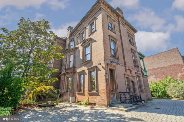 $4,750,000 | 2201 Green Street, Philadelphia, PA 19130
