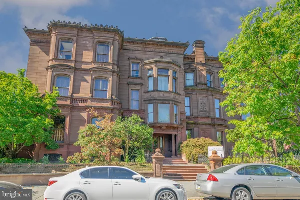 $4,750,000 | 2201 Green Street, Philadelphia, PA 19130