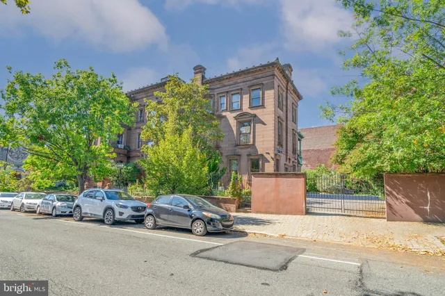 $4,750,000 | 2201 Green Street, Philadelphia, PA 19130