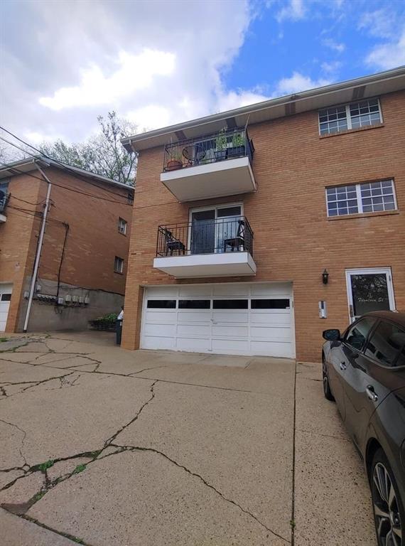 4 Fountain Street, Unit 3 Pittsburgh, PA 15205 - Photo 2 of 24 a balcony with furniture and a stove