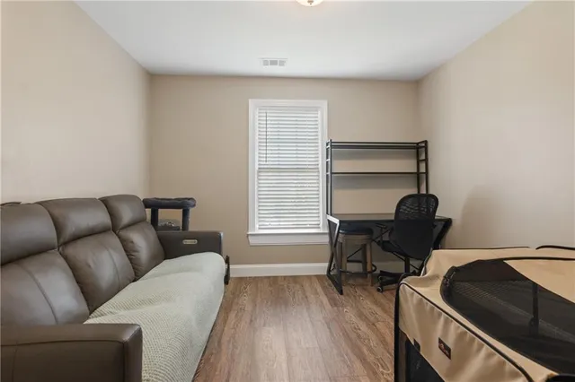 a view of a house with backyard and garden