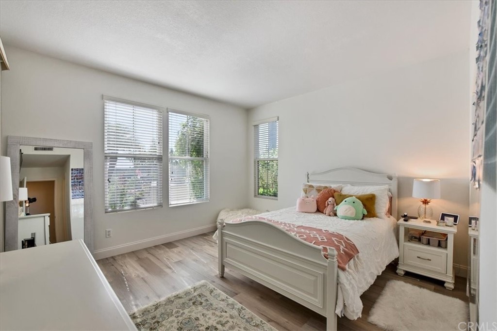 18 Sable Sands Newport Coast, CA 92657 - Photo 19 of 37 a bedroom with a large bed and a window