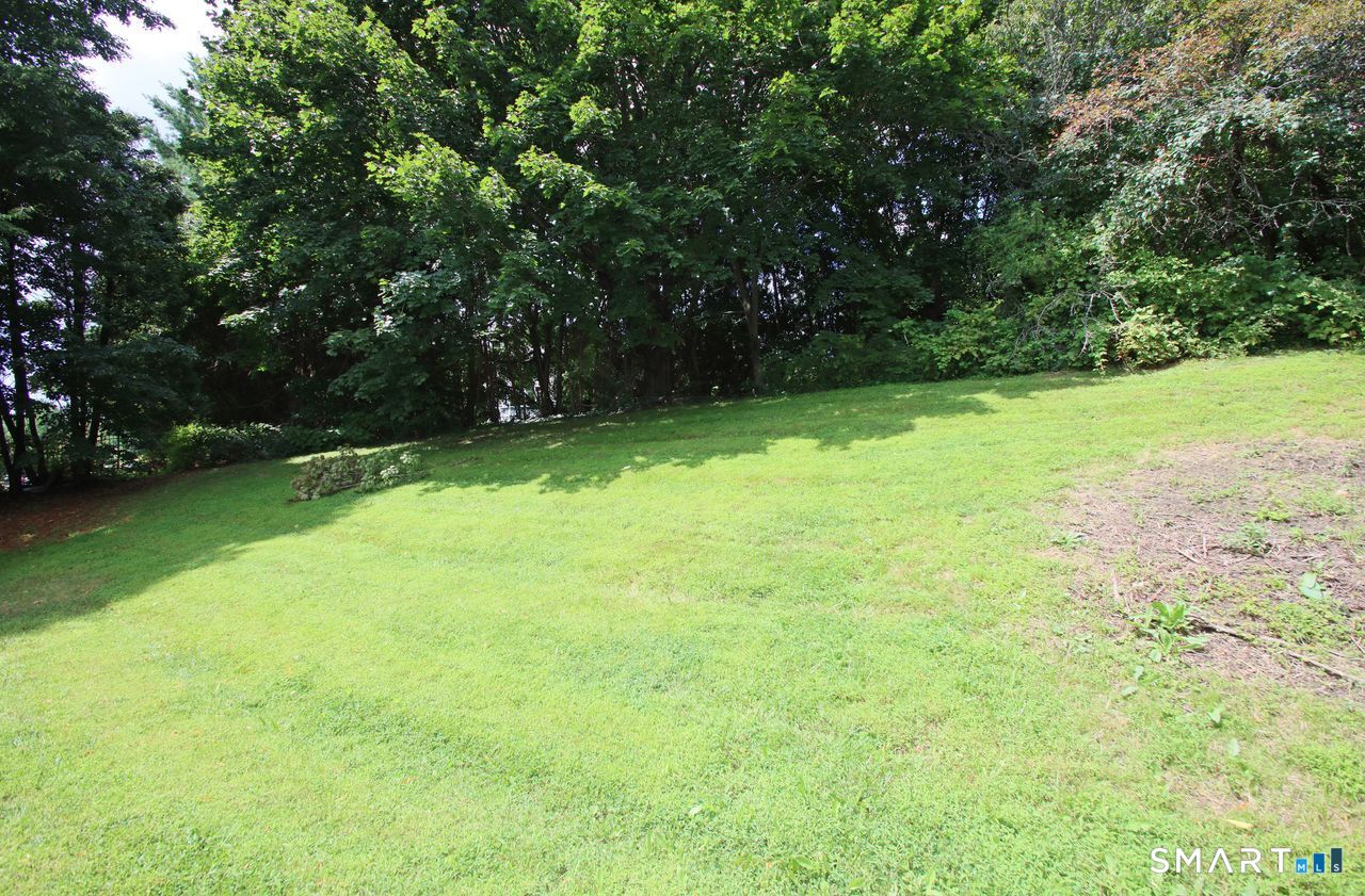 328 Saybrook Road Orange, CT 06477 - Photo 38 of 40 Gallery Image 38