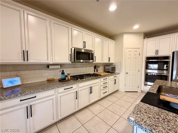 $2,560 | 10128 Ocher Valley Avenue, Las Vegas, NV 89178