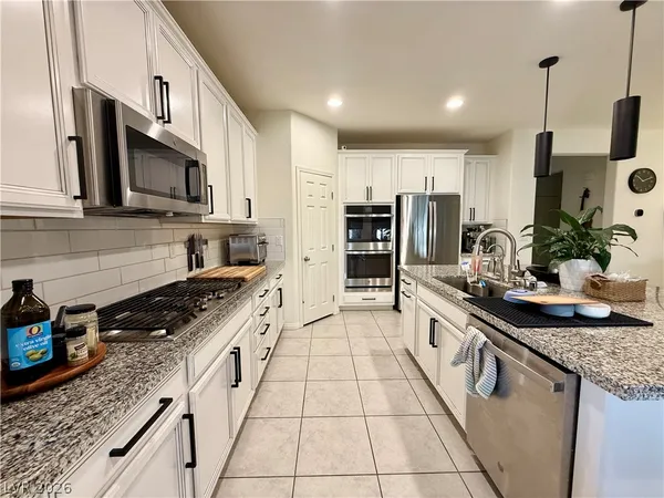 $2,560 | 10128 Ocher Valley Avenue, Las Vegas, NV 89178