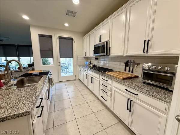 $2,560 | 10128 Ocher Valley Avenue, Las Vegas, NV 89178