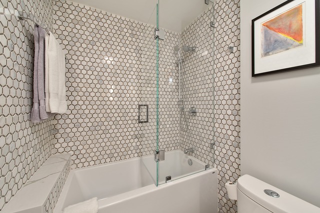 200 East Delaware Place, Unit 18F Chicago, IL 60611 - Photo 19 of 38 a bathroom with a toilet and a bathtub