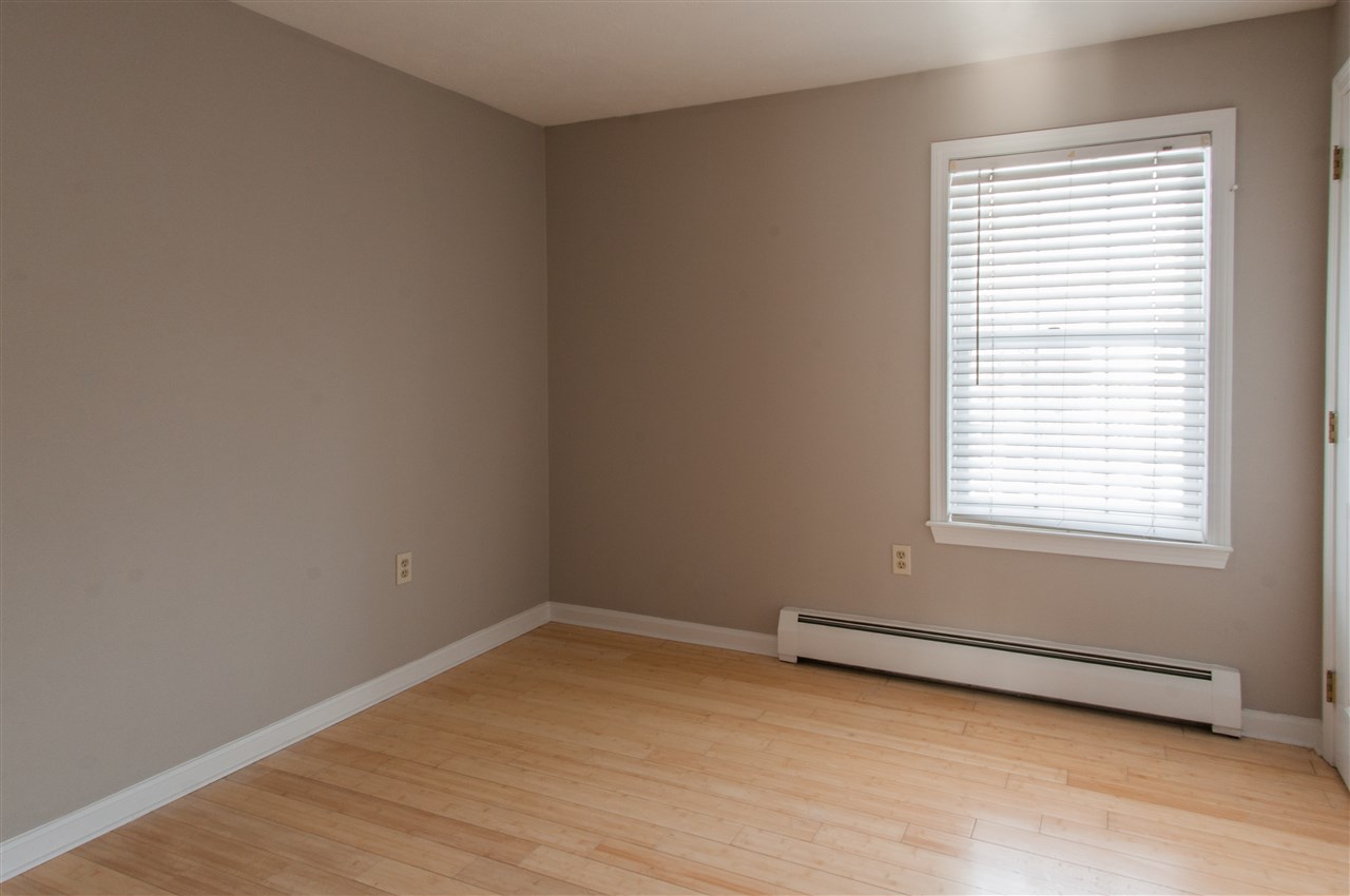 8 Hope Hill Road Derry, NH 03038 - Photo 23 of 32