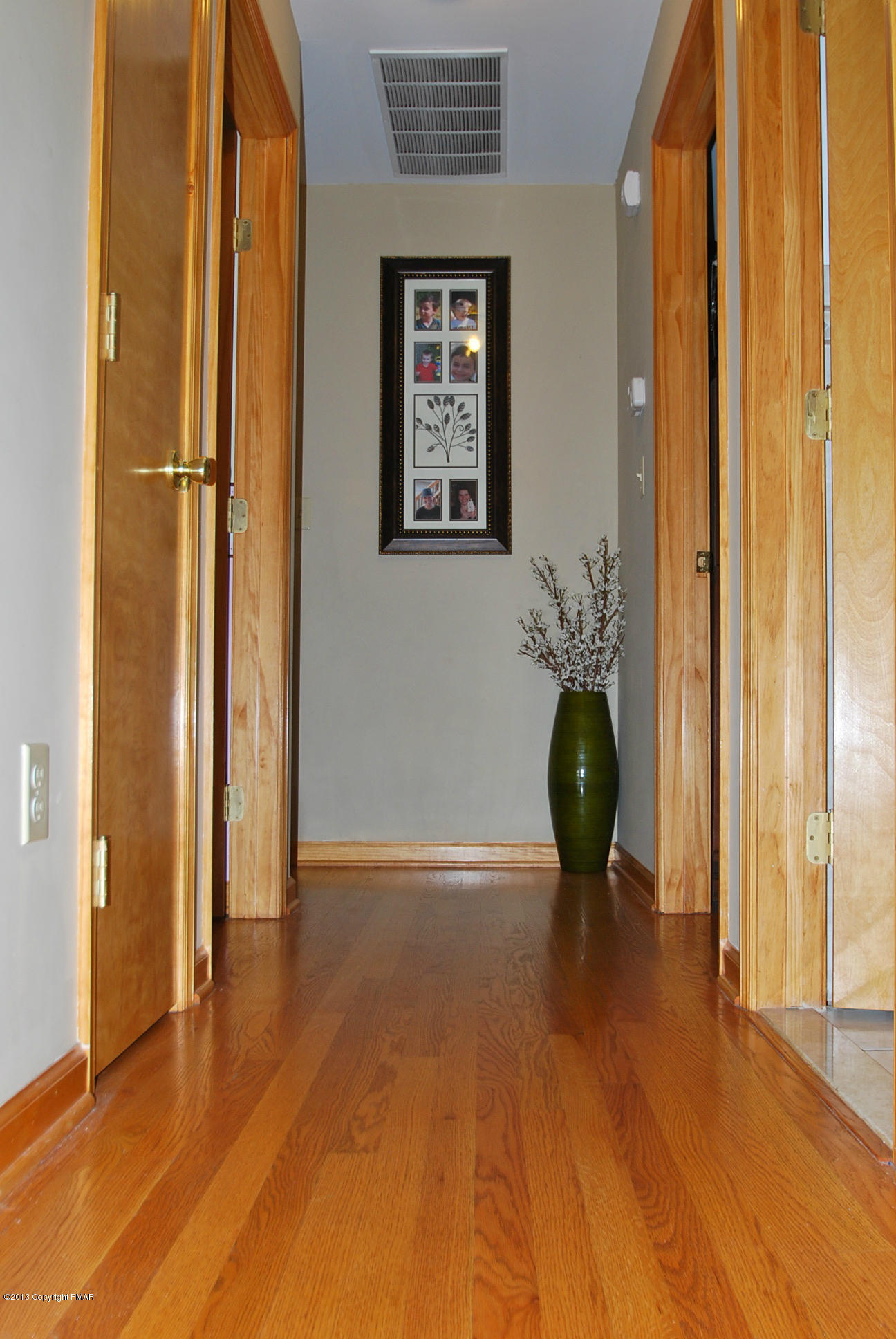 319 Edgemont Road Stroudsburg, PA 18360 - Photo 13 of 26 Hallway