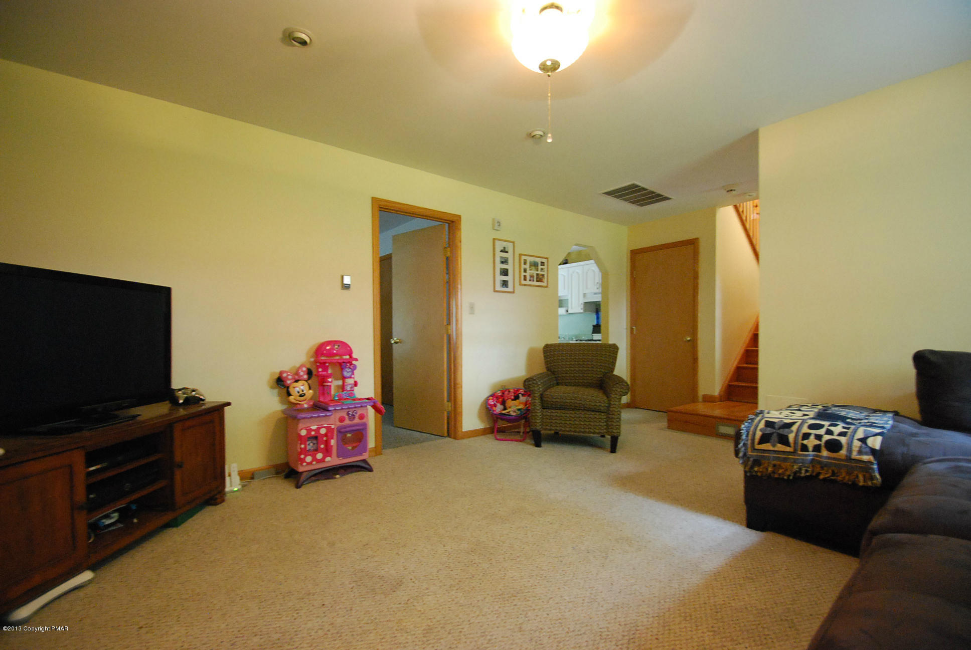 319 Edgemont Road Stroudsburg, PA 18360 - Photo 15 of 26 Family Room