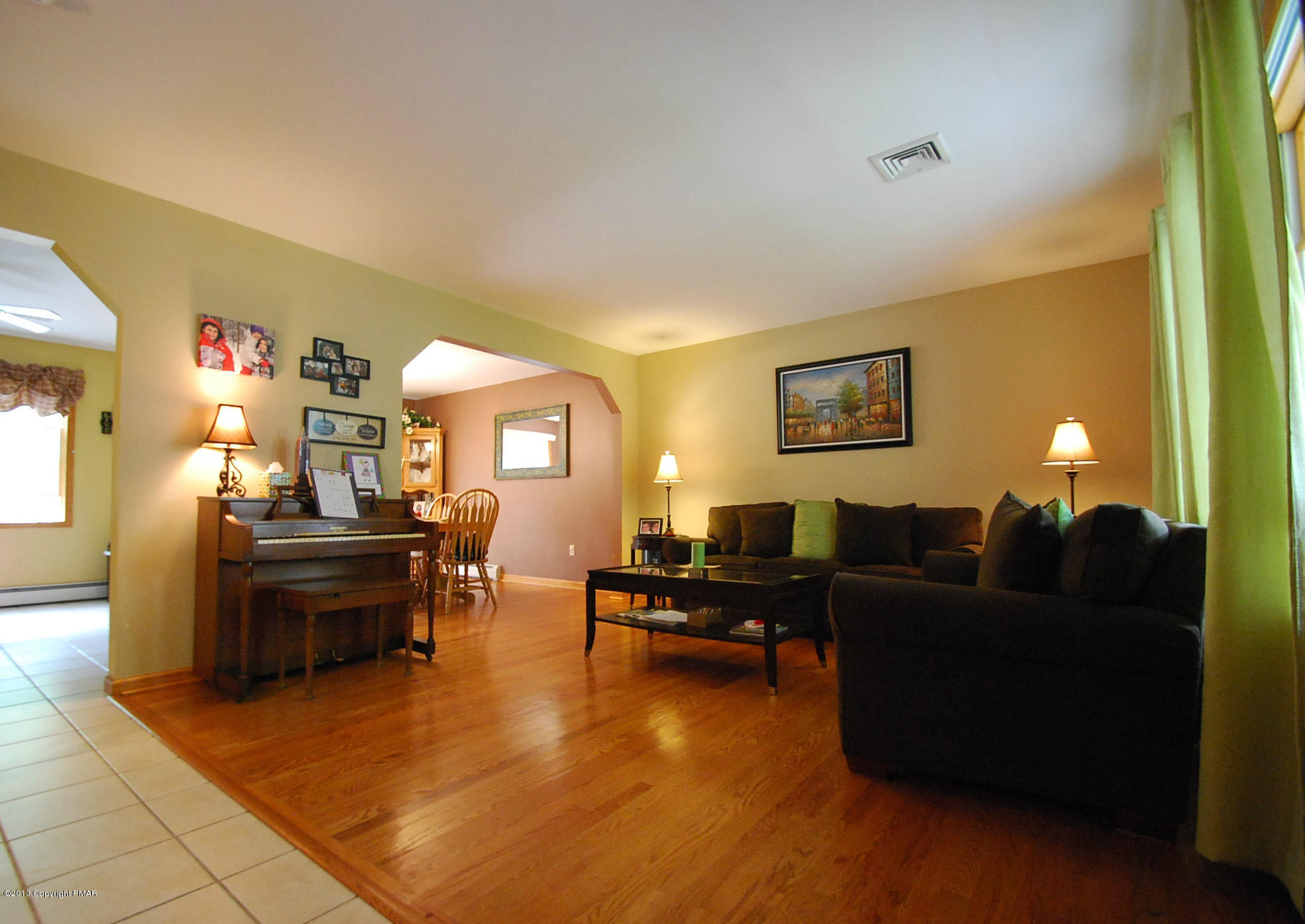 319 Edgemont Road Stroudsburg, PA 18360 - Photo 2 of 26 Living Room