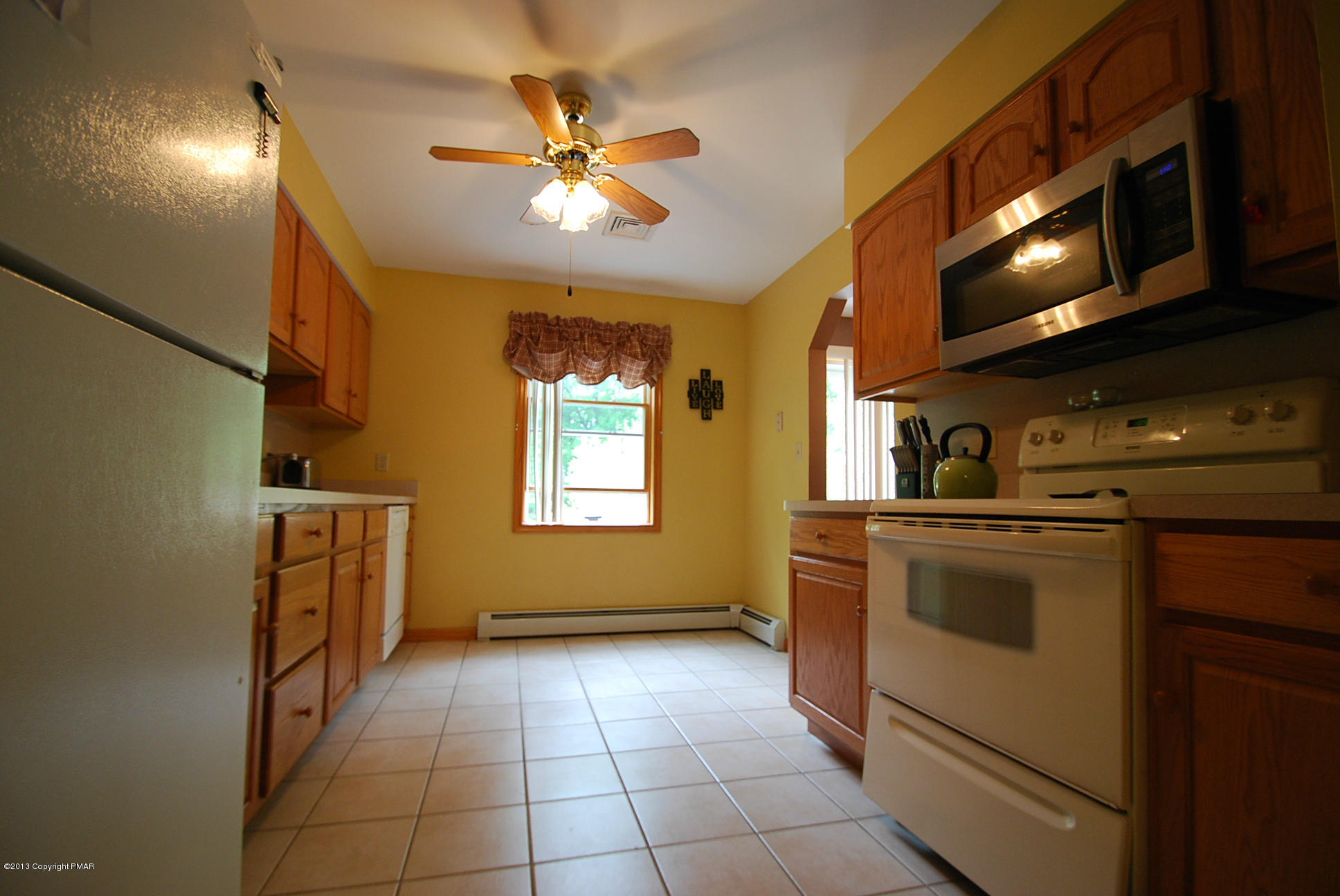 319 Edgemont Road Stroudsburg, PA 18360 - Photo 4 of 26 Kitchen