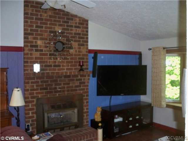 2036 Commins Road Aylett, VA 23009 - Photo 7 of 9 Den/Family/Great Room