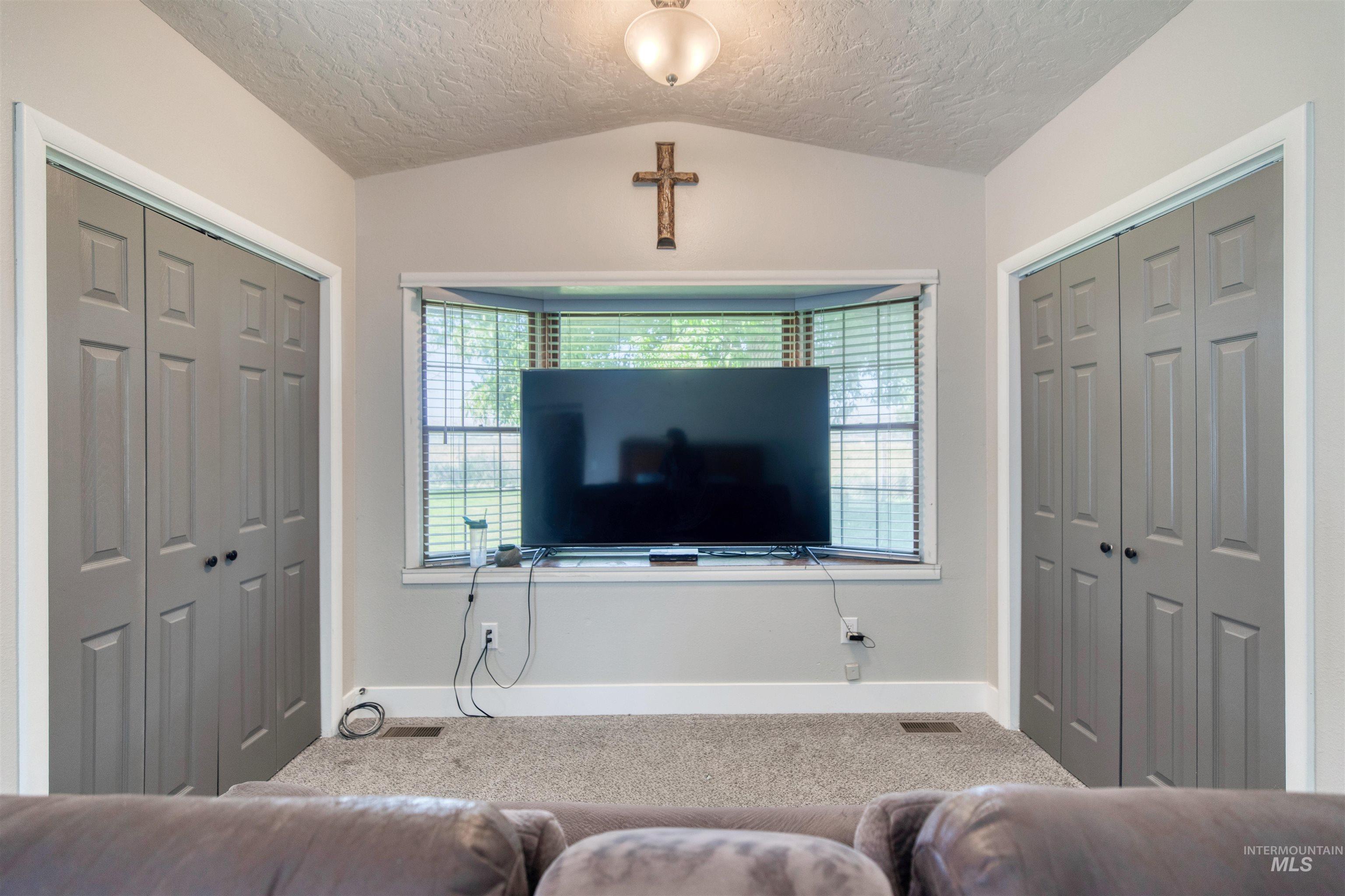 20803 Friends Road Greenleaf, ID 83626 - Photo 13 of 39 Recessed bay window featuring horizontal blinds