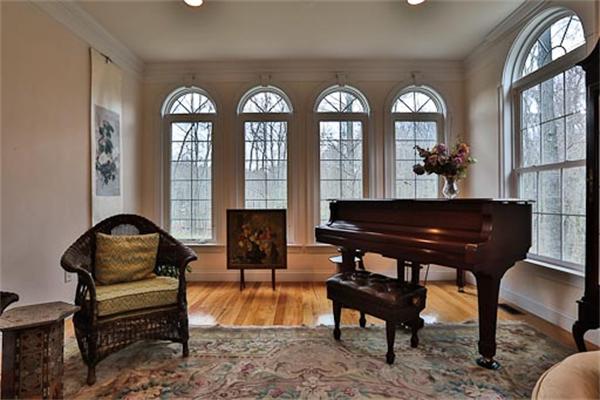 90 Ruggles Street Westborough, MA 01581 - Photo 8 of 30 Gallery Image 8