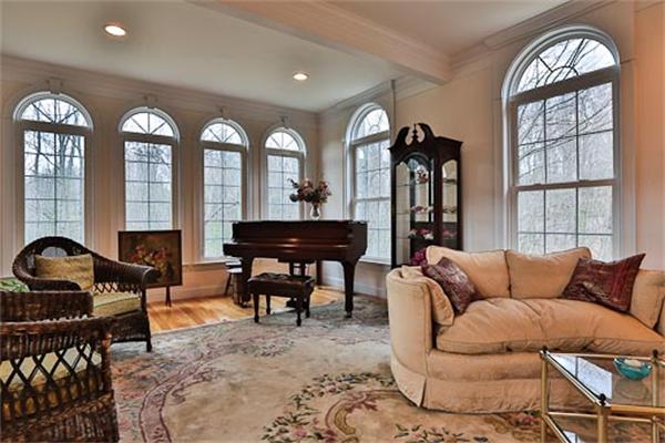 90 Ruggles Street Westborough, MA 01581 - Photo 9 of 30 Gallery Image 9