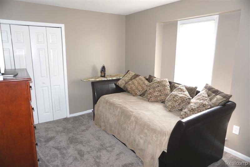 30880 Country Ridge Circle Farmington Hills, MI 48331 - Photo 27 of 37