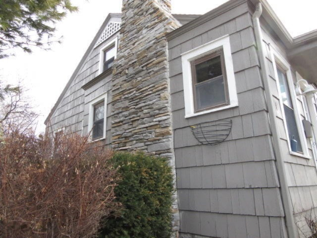 483 Ridgeway Street St. Joseph, MI 49085 - Photo 3 of 13 IMG_0448.JPG