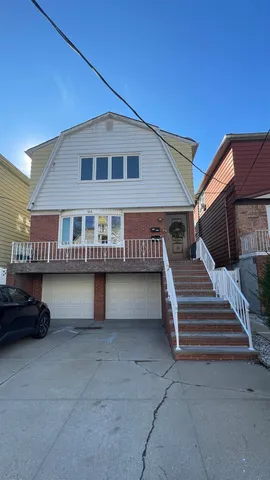 $2,900 | 94 West 29th Street, Bayonne, NJ 07002