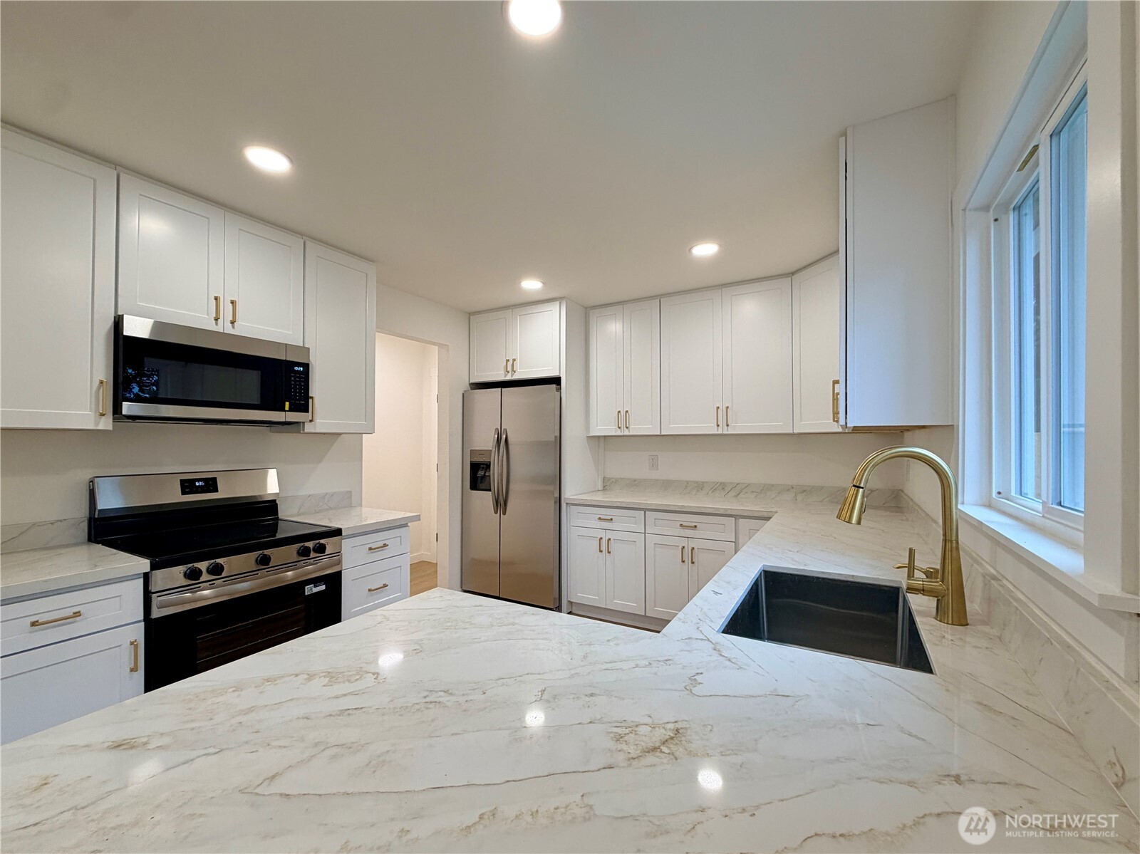 2405 Northeast 10th Street Renton, WA 98056 - Photo 15 of 32 Gallery Image 15